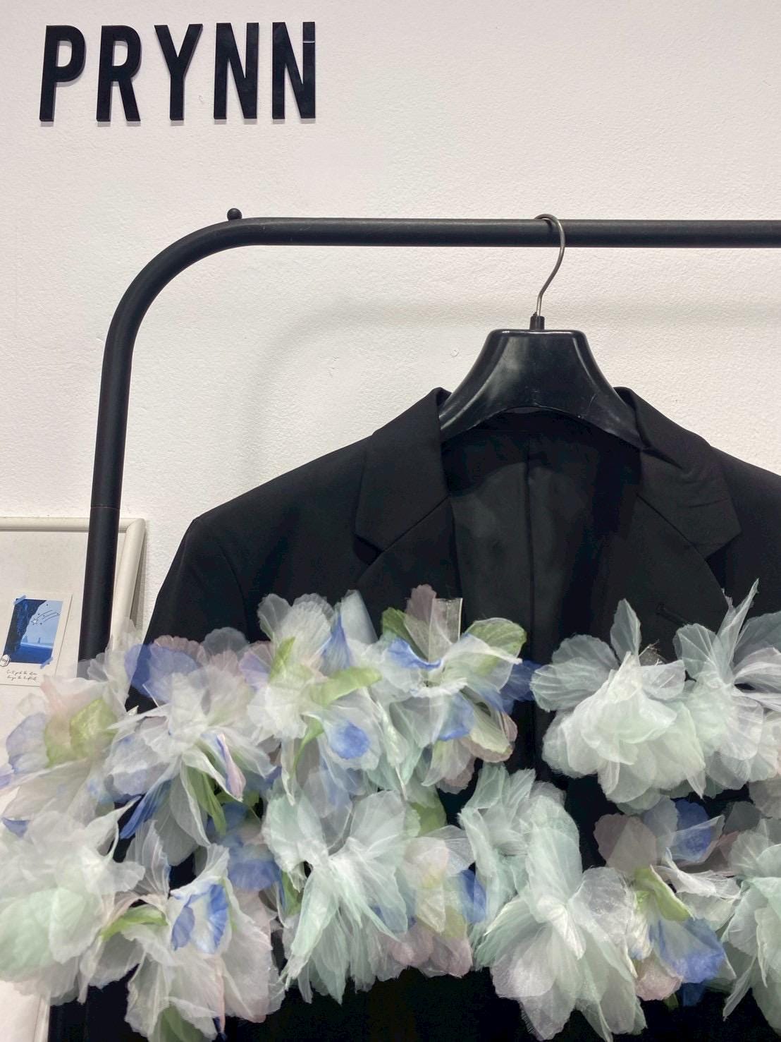 Reworked Blazer Hand Sewed : Flower Rode