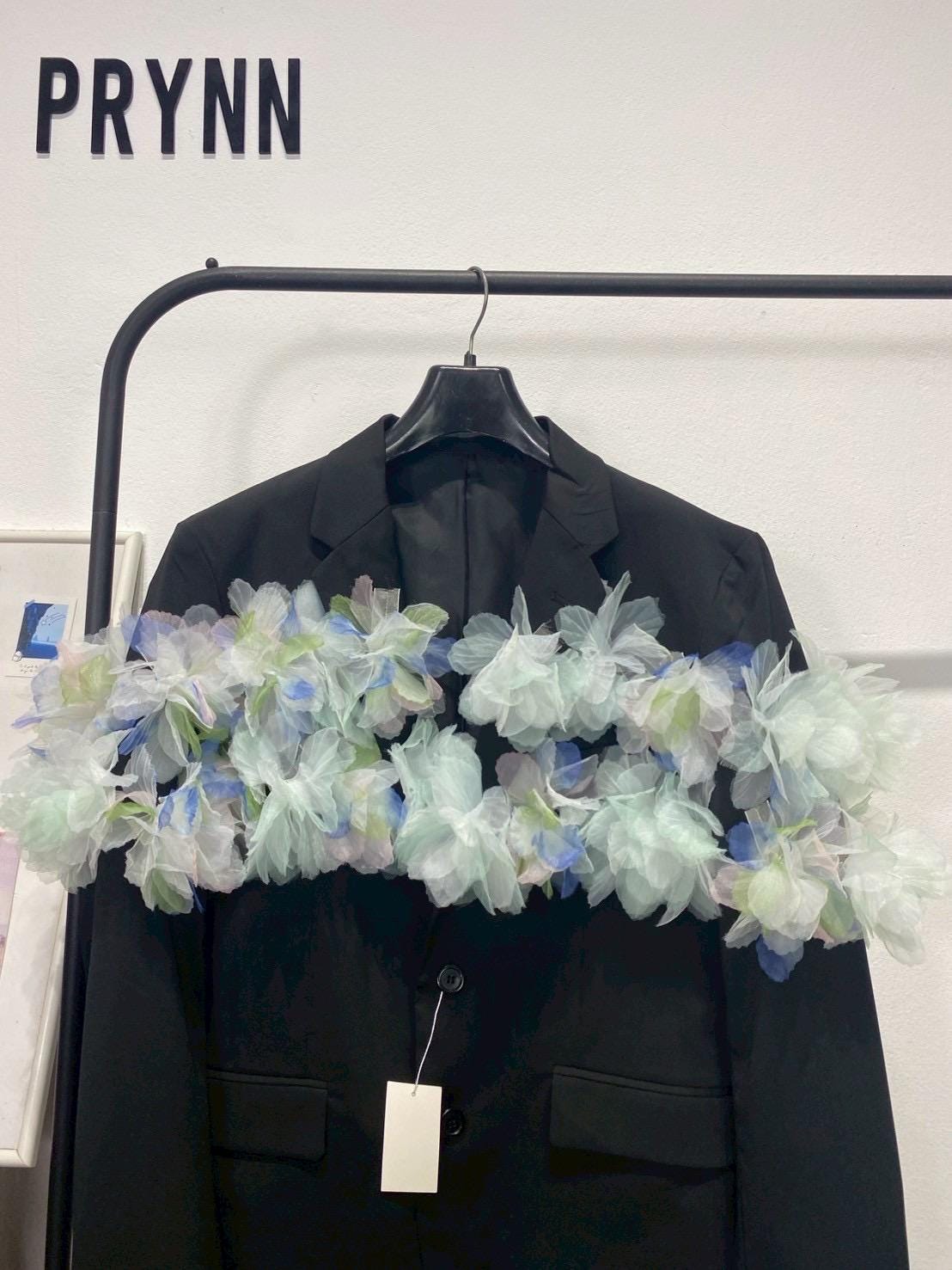 Reworked Blazer Hand Sewed : Flower Rode